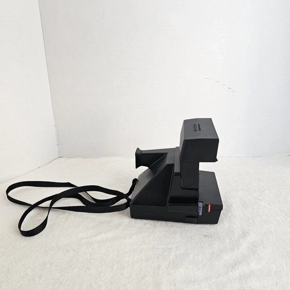 Vintage Polaroid Sun Autofocus 660 Instant Film Camera, Black (600 Instant Film)